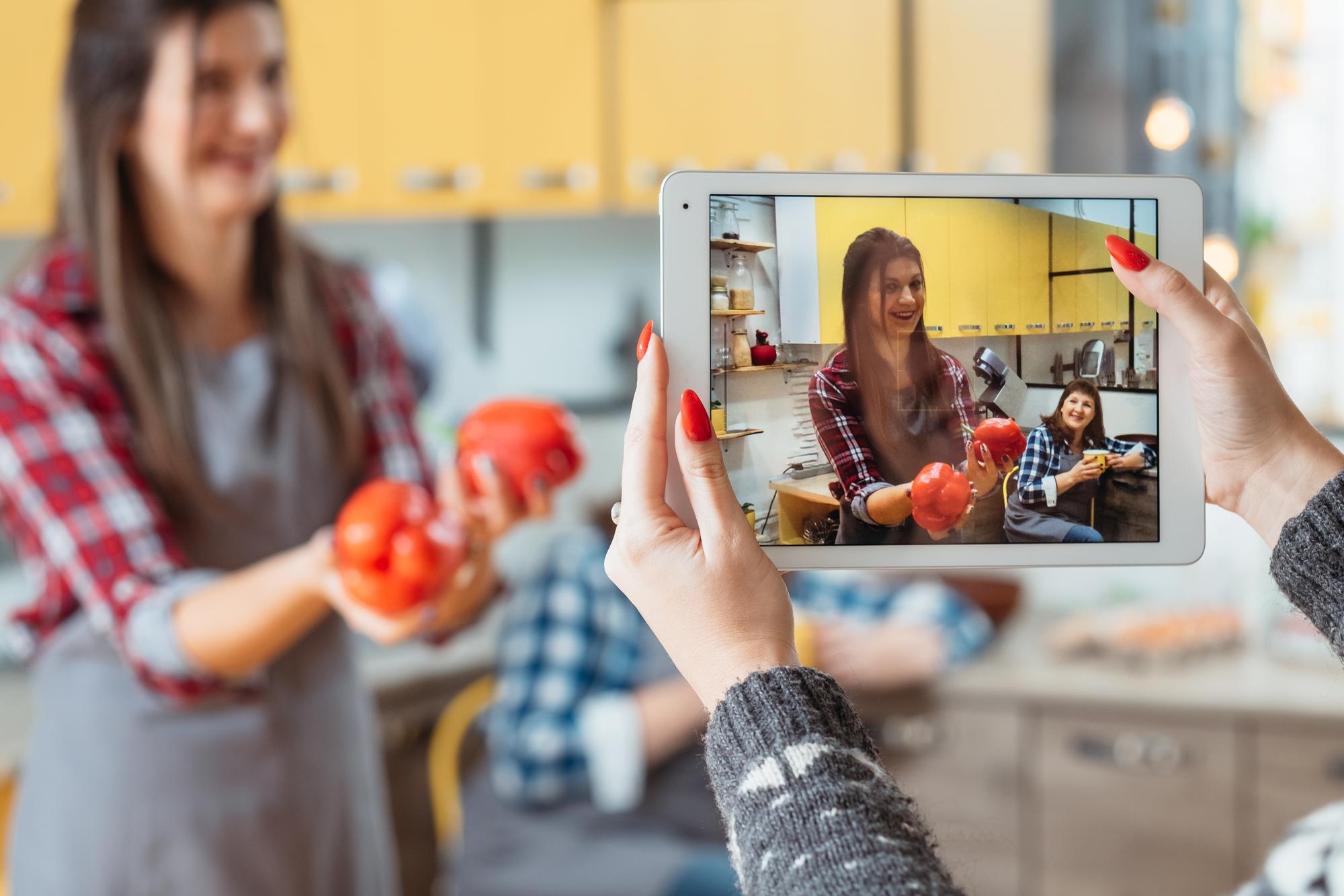 Lezione online con chef e studenti in video